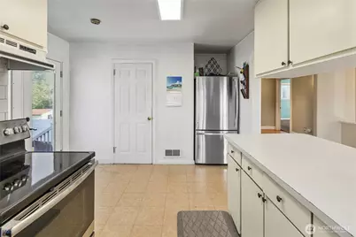 9334 E B Street, Tacoma, WA 98445 - Photo 11