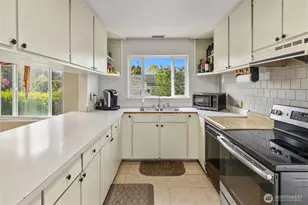 9334 E B St, Tacoma, WA 98445 - Photo 9