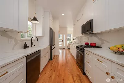 351 17th Avenue E, Seattle, WA 98112 - Photo 7