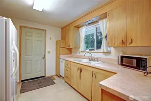 17810 Olympic View Dr, Edmonds, WA 98026 - Photo 15