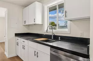 928 Dibb St, Bremerton, WA 98310 - Photo 9
