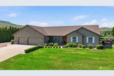 1790 Warm Springs Drive, Wenatchee, WA 98801 - Photo 1