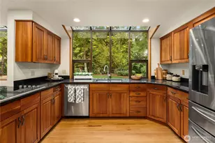22542 NE 46th St, Redmond, WA 98053 - Photo 11