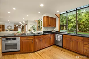 22542 NE 46th St, Redmond, WA 98053 - Photo 9