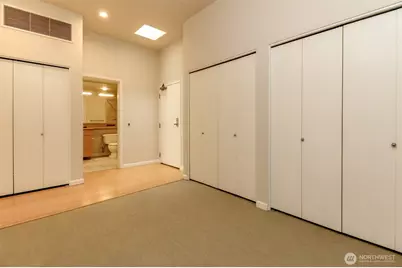 17 W Mercer Street #301, Seattle, WA 98119 - Photo 7