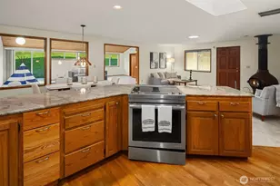 928 Mountain Ln, Edmonds, WA 98020 - Photo 11