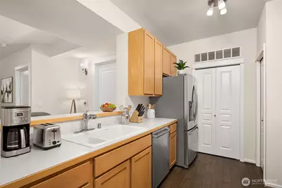 109 2nd Street S #422, Kirkland, WA 98033 - Photo 9