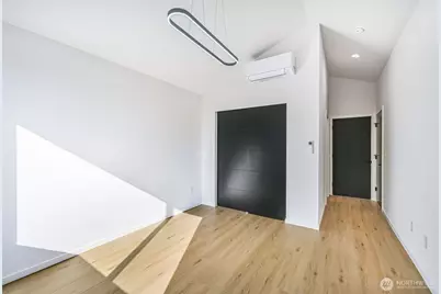 902 N 107th Street, Seattle, WA 98133 - Photo 13