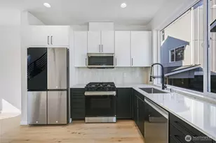 902 N 107th St, Seattle, WA 98133 - Photo 7