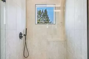 902 N 107th St, Seattle, WA 98133 - Photo 15