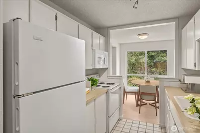 12631 NE 9th Place #C205, Bellevue, WA 98005 - Photo 11