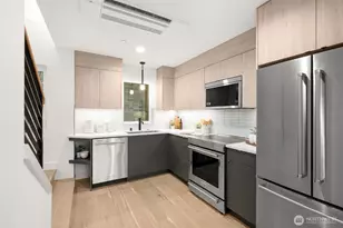 222 D 10th Ave E, Seattle, WA 98102 - Photo 9