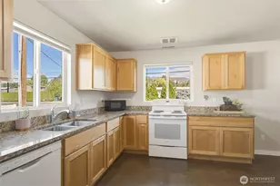 25 Sun Valley Dr, Wenatchee, WA 98801 - Photo 3