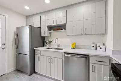 9747 Evanston Ave N, Seattle, WA 98103 - Photo 13