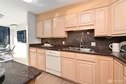 2100 3rd Avenue #1502, Seattle, WA 98121 - Photo 9