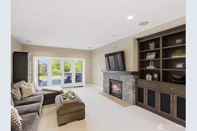 4235 91st Avenue NE, Yarrow Point, WA 98004 - Photo 13