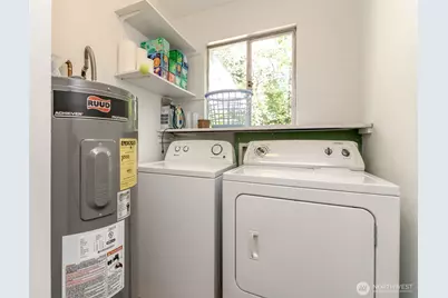 648 SW 107th Avenue, Seattle, WA 98146 - Photo 17