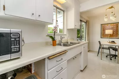 648 SW 107th Avenue, Seattle, WA 98146 - Photo 15