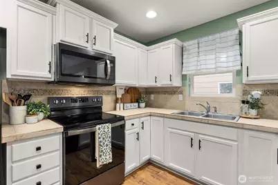 3653 London Loop NE, Lacey, WA 98516 - Photo 9