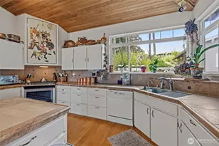 615 NE 4th St, Coupeville, WA 98239 - Photo 15