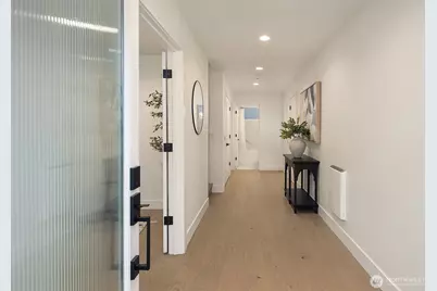 4406 1st Avenue NE, Seattle, WA 98105 - Photo 3