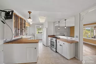 11103 13th St E, Edgewood, WA 98372 - Photo 9