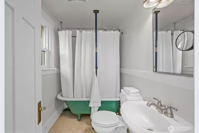 8427 30th Avenue SW, Seattle, WA 98126 - Photo 9