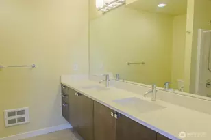 10363 Ashworth Ave N, Seattle, WA 98133 - Photo 17