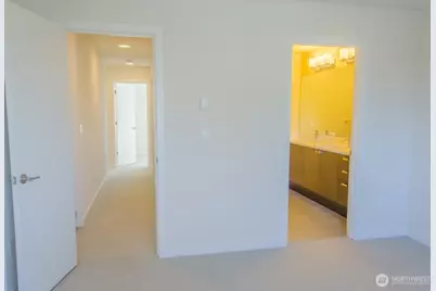 10363 Ashworth Avenue N, Seattle, WA 98133 - Photo 15