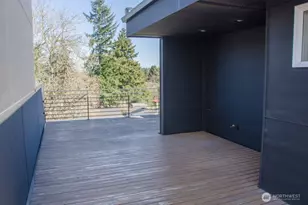 10363 Ashworth Ave N, Seattle, WA 98133 - Photo 25