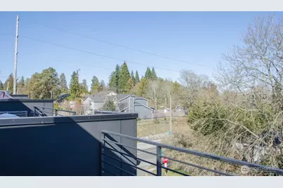 10363 Ashworth Avenue N, Seattle, WA 98133 - Photo 21