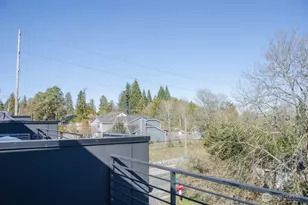 10363 Ashworth Ave N, Seattle, WA 98133 - Photo 21