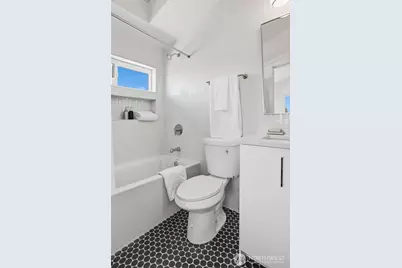 8332 24th Avenue NW, Seattle, WA 98117 - Photo 27