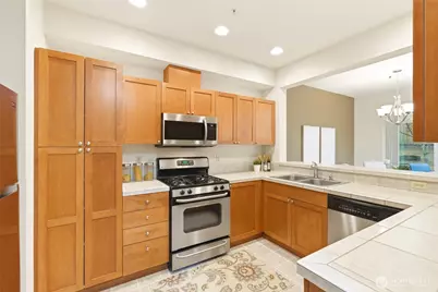 18502 36th Avenue W #F, Lynnwood, WA 98037 - Photo 5