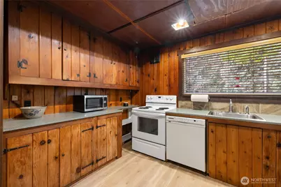 17426 SE 60th Street, Bellevue, WA 98006 - Photo 7