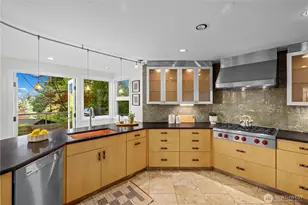 4290 Shoreclub Dr, Mercer Island, WA 98040 - Photo 3