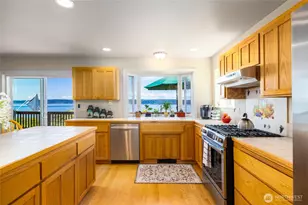 2205 Cranes Landing Dr, Greenbank, WA 98253 - Photo 15
