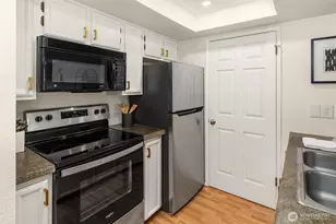 5901 Phinney Ave N, Seattle, WA 98103 - Photo 11