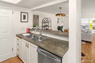 5901 Phinney Avenue N #302, Seattle, WA 98103 - Photo 9