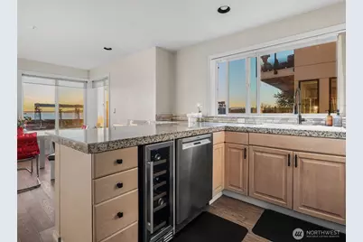 601 W Mercer Place #301, Seattle, WA 98119 - Photo 19