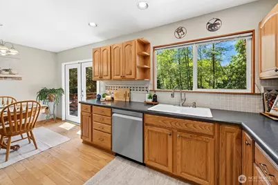 711 Eagle Cliff Rd NE, Bainbridge Island, WA 98110 - Photo 7