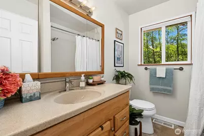 711 Eagle Cliff Rd NE, Bainbridge Island, WA 98110 - Photo 9