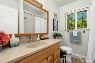 711 Eagle Cliff Rd NE, Bainbridge Island, WA 98110 - Photo 9