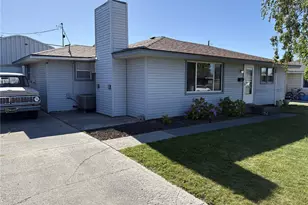 230 NE Ivy St, Ephrata, WA 98823 - Photo 1