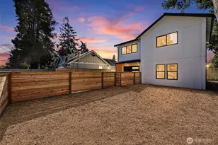 526 N 100th St, Seattle, WA 98133 - Photo 3
