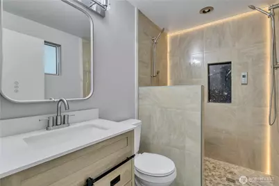 13033 31st Ave NE, Seattle, WA 98125 - Photo 15