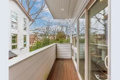 13716 30 Avenue NE #B, Seattle, WA 98125 - Photo 5