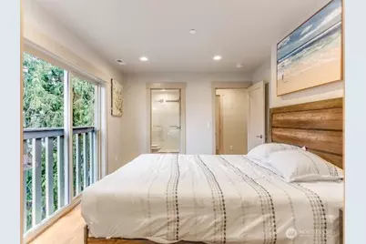 13716 30 Avenue NE #B, Seattle, WA 98125 - Photo 9