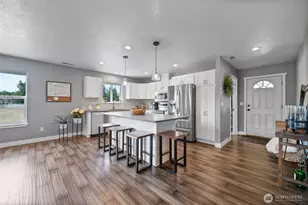 195 Bay Point Dr, Castle Rock, WA 98611 - Photo 5