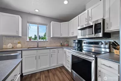 195 Bay Point Drive, Castle Rock, WA 98611 - Photo 7